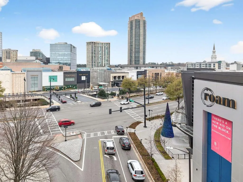 3668 Kingsboro Road Ne Unit 1, Atlanta, Georgia 30319, 1 Bedroom Bedrooms, ,1 BathroomBathrooms,Residential,For Sale,3668 Kingsboro Road Ne Unit 1,7690170