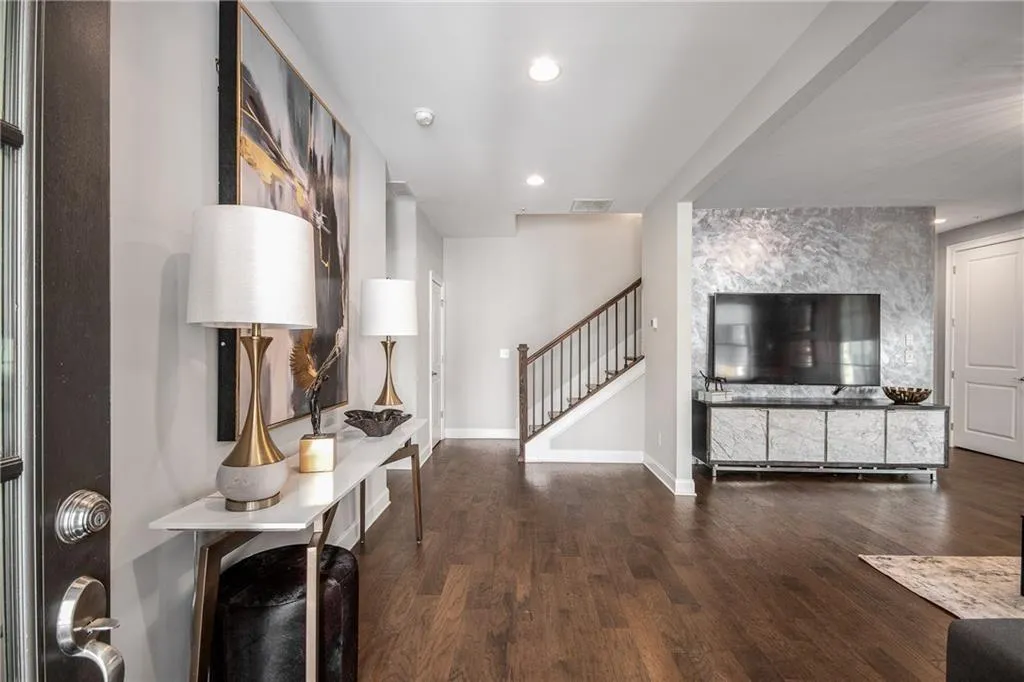 6532 Aria Village, Sandy Springs, Georgia 30328, 3 Bedrooms Bedrooms, ,3 BathroomsBathrooms,Residential,Sold,6532 Aria Village,6960706