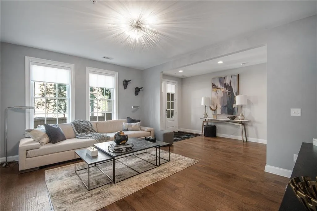 6532 Aria Village, Sandy Springs, Georgia 30328, 3 Bedrooms Bedrooms, ,3 BathroomsBathrooms,Residential,Sold,6532 Aria Village,6960706