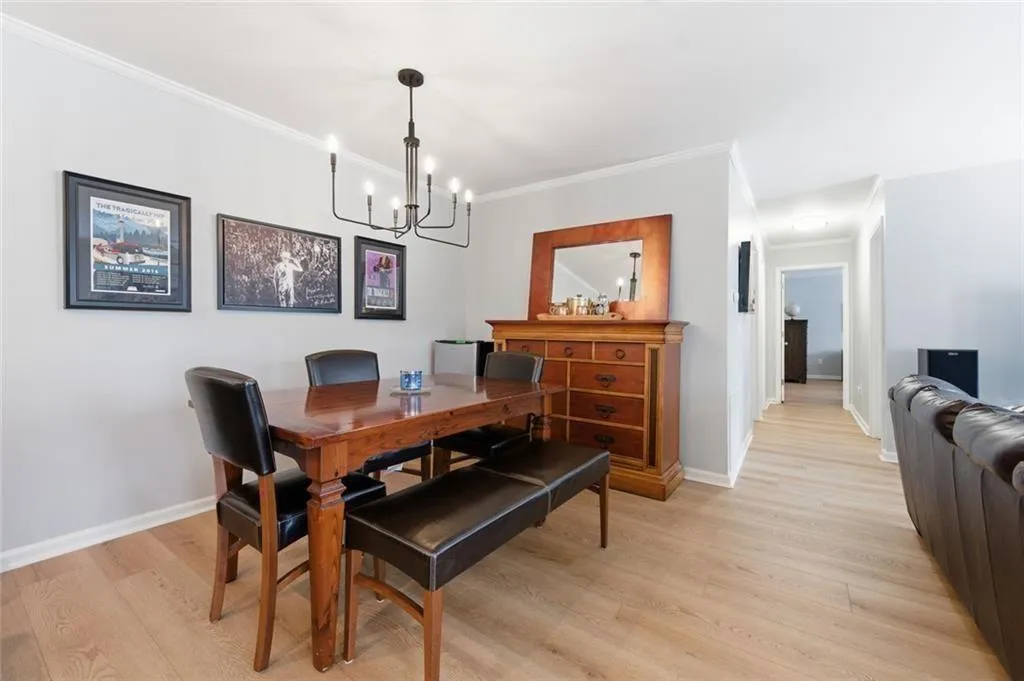 909 Hollyfax Circle Ne, Atlanta, Georgia 30328, 2 Bedrooms Bedrooms, ,2 BathroomsBathrooms,Residential,For Sale,909 Hollyfax Circle Ne,7729424