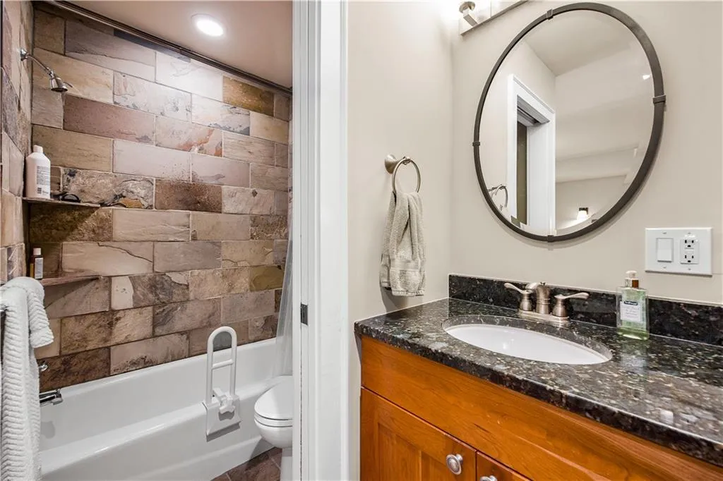 1261 Lavista Road Ne Unit E9, Atlanta, Georgia 30324, 1 Bedroom Bedrooms, ,1 BathroomBathrooms,Residential,For Sale,1261 Lavista Road Ne Unit E9,7541116