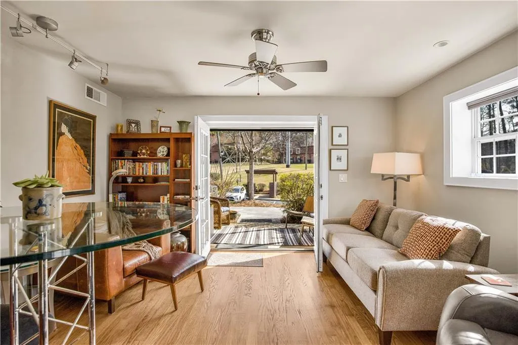 1261 Lavista Road Ne Unit E9, Atlanta, Georgia 30324, 1 Bedroom Bedrooms, ,1 BathroomBathrooms,Residential,For Sale,1261 Lavista Road Ne Unit E9,7541116