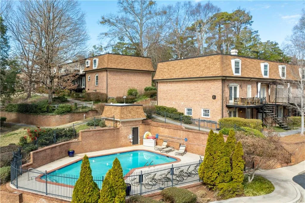 1261 Lavista Road Ne Unit E9, Atlanta, Georgia 30324, 1 Bedroom Bedrooms, ,1 BathroomBathrooms,Residential,For Sale,1261 Lavista Road Ne Unit E9,7541116