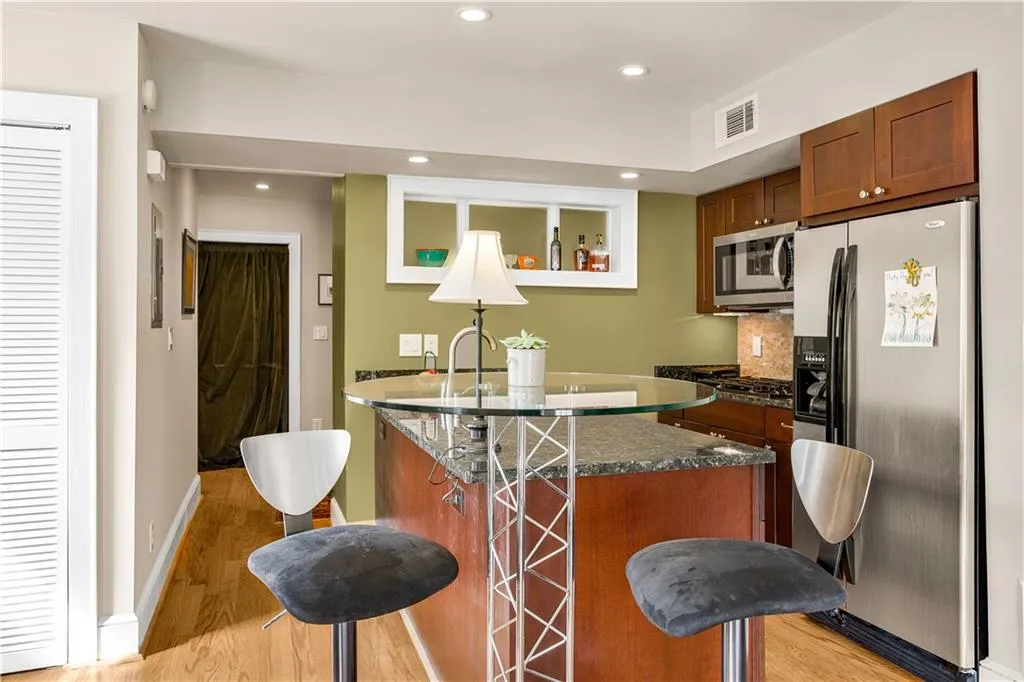 1261 Lavista Road Ne Unit E9, Atlanta, Georgia 30324, 1 Bedroom Bedrooms, ,1 BathroomBathrooms,Residential,For Sale,1261 Lavista Road Ne Unit E9,7541116