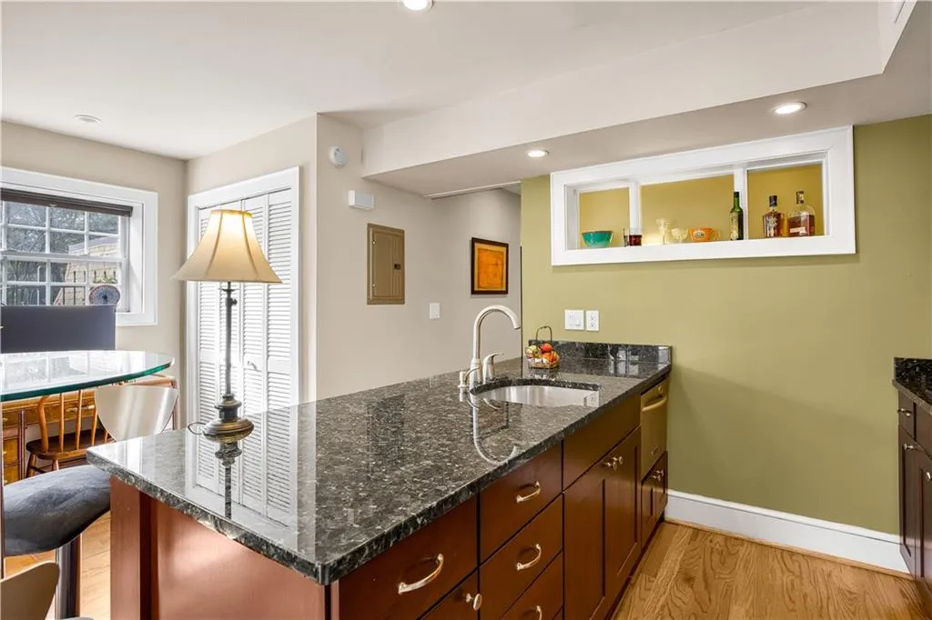 1261 Lavista Road Ne Unit E9, Atlanta, Georgia 30324, 1 Bedroom Bedrooms, ,1 BathroomBathrooms,Residential,For Sale,1261 Lavista Road Ne Unit E9,7541116