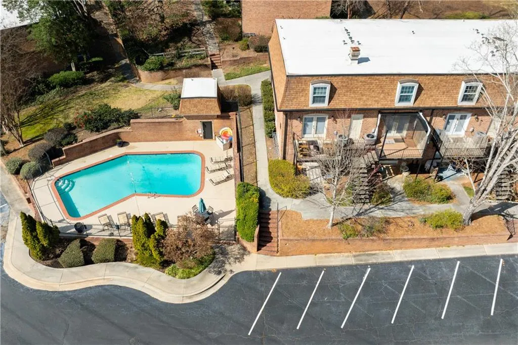 1261 Lavista Road Ne Unit E9, Atlanta, Georgia 30324, 1 Bedroom Bedrooms, ,1 BathroomBathrooms,Residential,For Sale,1261 Lavista Road Ne Unit E9,7541116