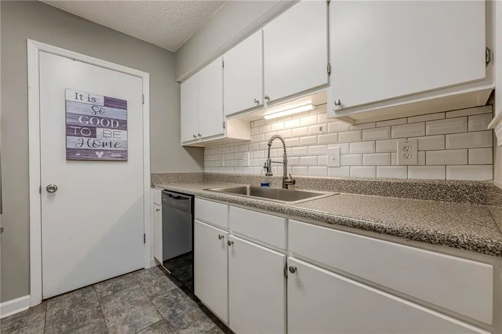 2015 Wingate Way, Atlanta, Georgia 30350, 2 Bedrooms Bedrooms, ,2 BathroomsBathrooms,Residential,For Sale,2015 Wingate Way,7677354