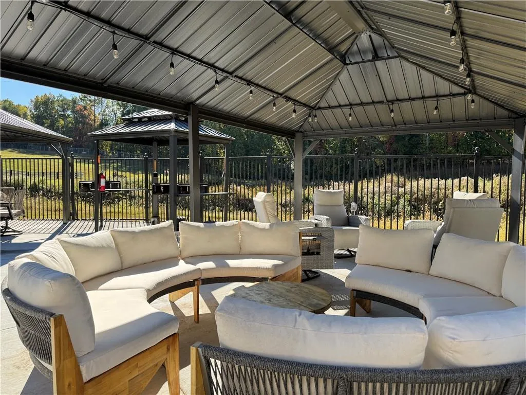 2015 Wingate Way, Atlanta, Georgia 30350, 2 Bedrooms Bedrooms, ,2 BathroomsBathrooms,Residential,For Sale,2015 Wingate Way,7677354