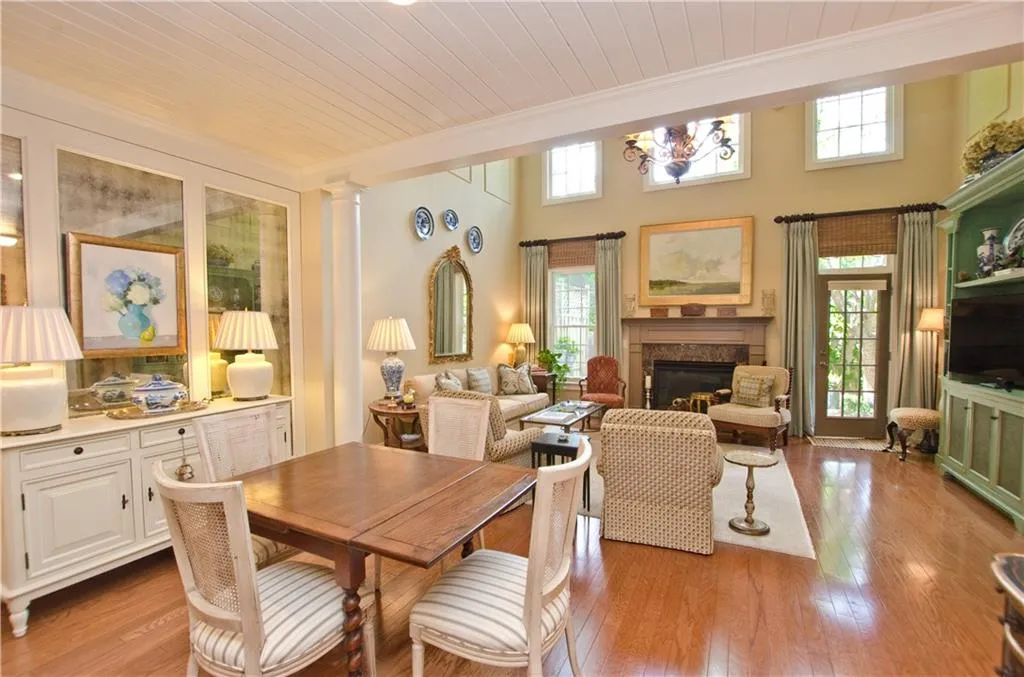 188 Mystic Court, Atlanta, Georgia 30342, 3 Bedrooms Bedrooms, ,3 BathroomsBathrooms,Residential,Sold,188 Mystic Court,7209655