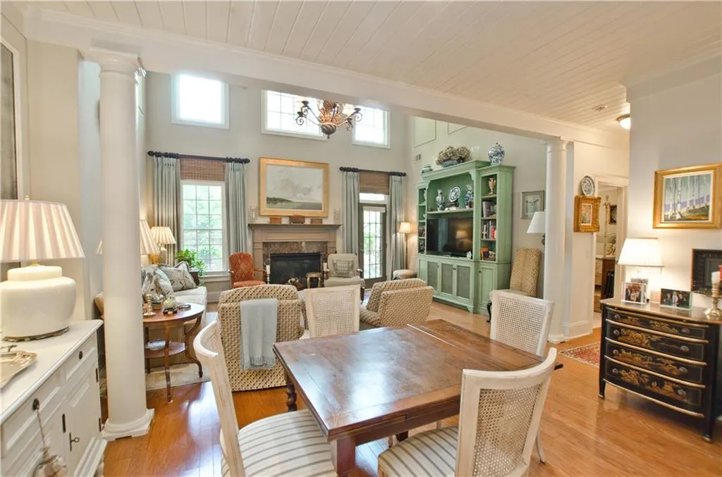 188 Mystic Court, Atlanta, Georgia 30342, 3 Bedrooms Bedrooms, ,3 BathroomsBathrooms,Residential,Sold,188 Mystic Court,7209655