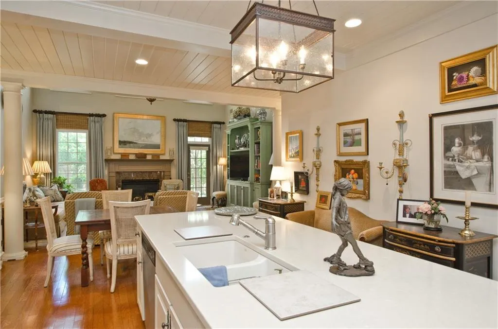 188 Mystic Court, Atlanta, Georgia 30342, 3 Bedrooms Bedrooms, ,3 BathroomsBathrooms,Residential,Sold,188 Mystic Court,7209655