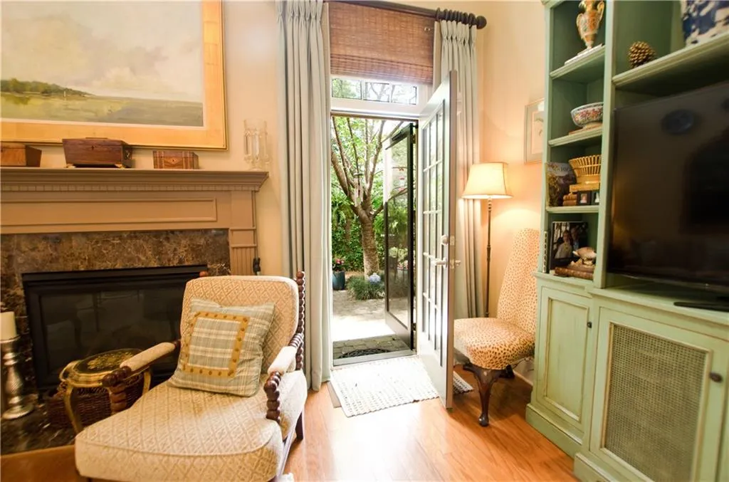 188 Mystic Court, Atlanta, Georgia 30342, 3 Bedrooms Bedrooms, ,3 BathroomsBathrooms,Residential,Sold,188 Mystic Court,7209655