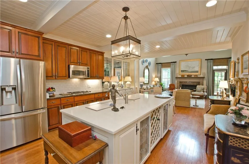 188 Mystic Court, Atlanta, Georgia 30342, 3 Bedrooms Bedrooms, ,3 BathroomsBathrooms,Residential,Sold,188 Mystic Court,7209655