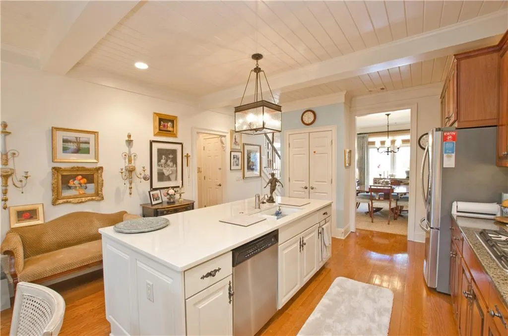 188 Mystic Court, Atlanta, Georgia 30342, 3 Bedrooms Bedrooms, ,3 BathroomsBathrooms,Residential,Sold,188 Mystic Court,7209655