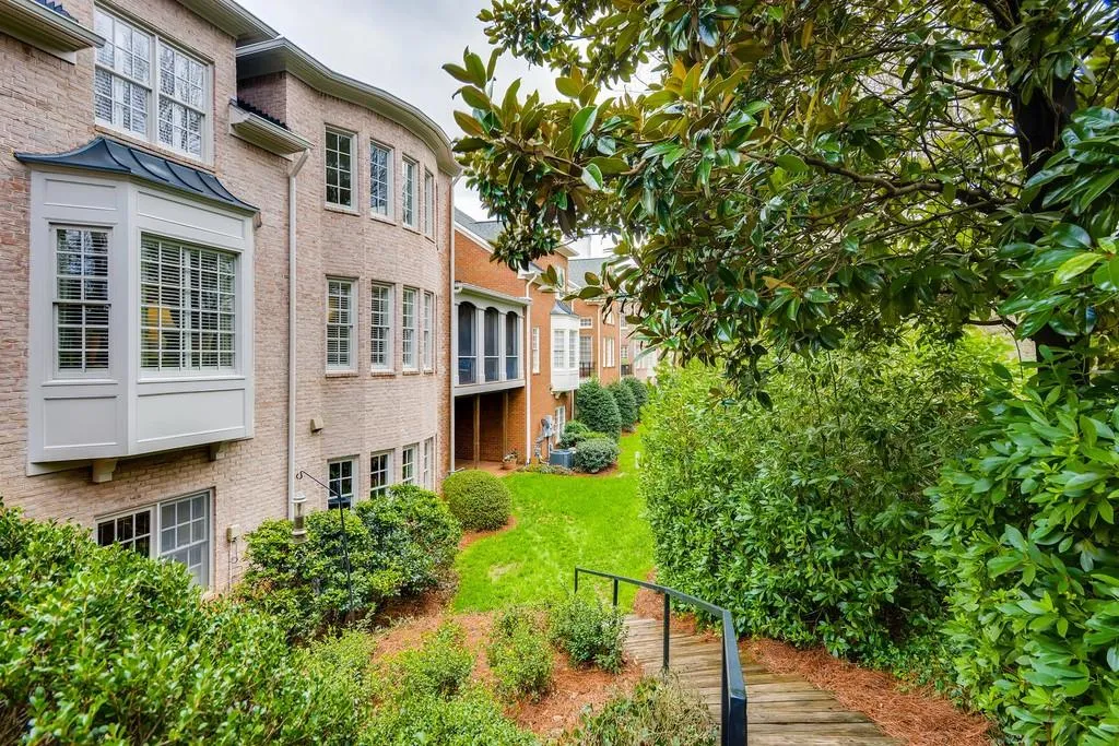 610 Enclave Circle, Sandy Springs, Georgia 30342, 5 Bedrooms Bedrooms, ,4 BathroomsBathrooms,Residential,Sold,610 Enclave Circle,6683545