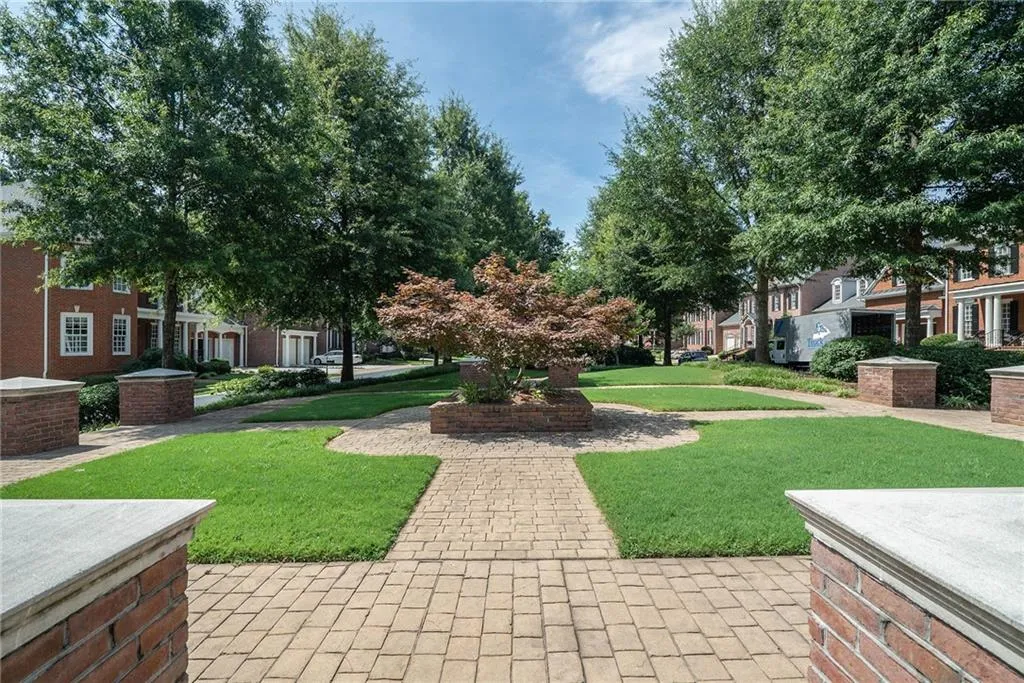 610 Enclave Circle, Sandy Springs, Georgia 30342, 5 Bedrooms Bedrooms, ,4 BathroomsBathrooms,Residential,Sold,610 Enclave Circle,6683545