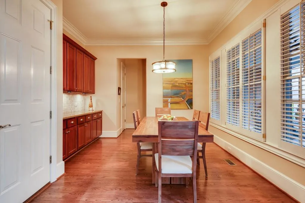 610 Enclave Circle, Sandy Springs, Georgia 30342, 5 Bedrooms Bedrooms, ,4 BathroomsBathrooms,Residential,Sold,610 Enclave Circle,6683545
