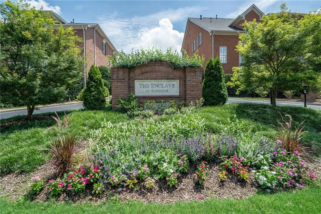610 Enclave Circle, Sandy Springs, Georgia 30342, 5 Bedrooms Bedrooms, ,4 BathroomsBathrooms,Residential,Sold,610 Enclave Circle,6683545