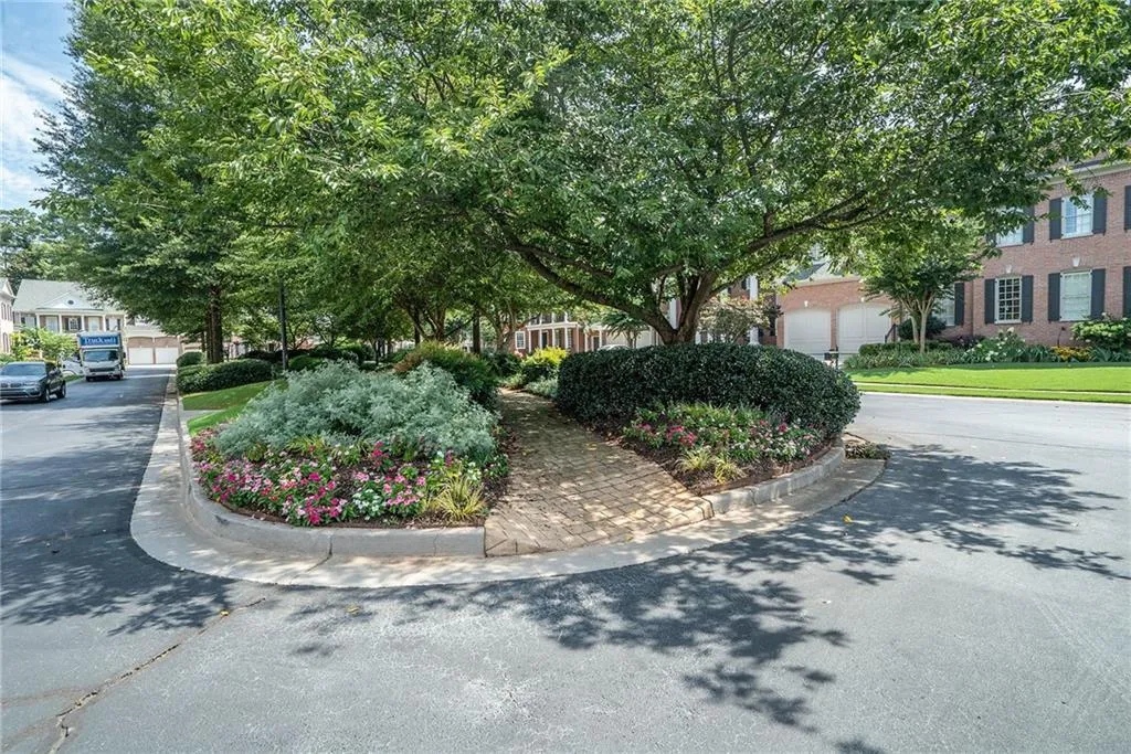 610 Enclave Circle, Sandy Springs, Georgia 30342, 5 Bedrooms Bedrooms, ,4 BathroomsBathrooms,Residential,Sold,610 Enclave Circle,6683545