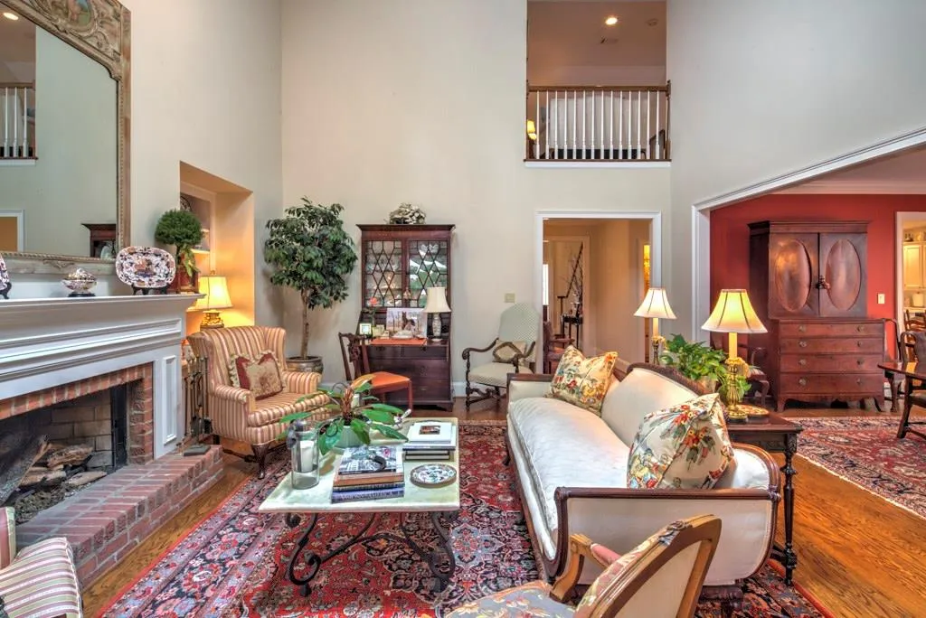 405 Greenlaurel Drive, Atlanta, Georgia 30342, 3 Bedrooms Bedrooms, ,3 BathroomsBathrooms,Residential,Sold,405 Greenlaurel Drive,5871769