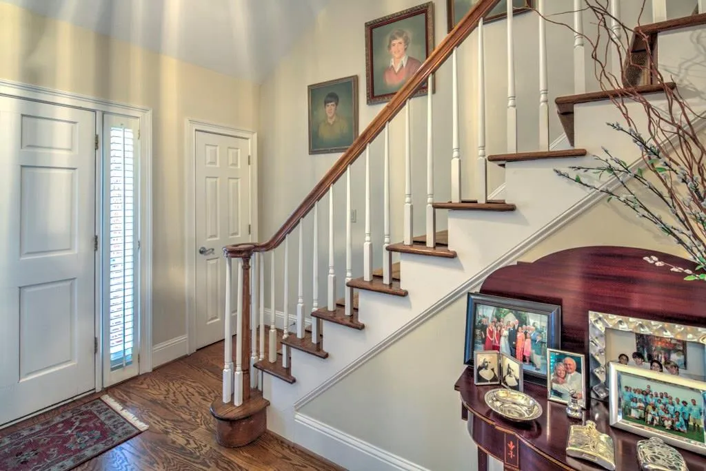 405 Greenlaurel Drive, Atlanta, Georgia 30342, 3 Bedrooms Bedrooms, ,3 BathroomsBathrooms,Residential,Sold,405 Greenlaurel Drive,5871769