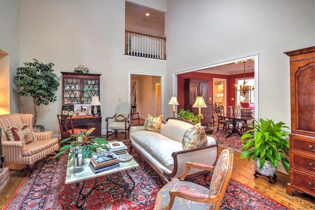 405 Greenlaurel Drive, Atlanta, Georgia 30342, 3 Bedrooms Bedrooms, ,3 BathroomsBathrooms,Residential,Sold,405 Greenlaurel Drive,5871769