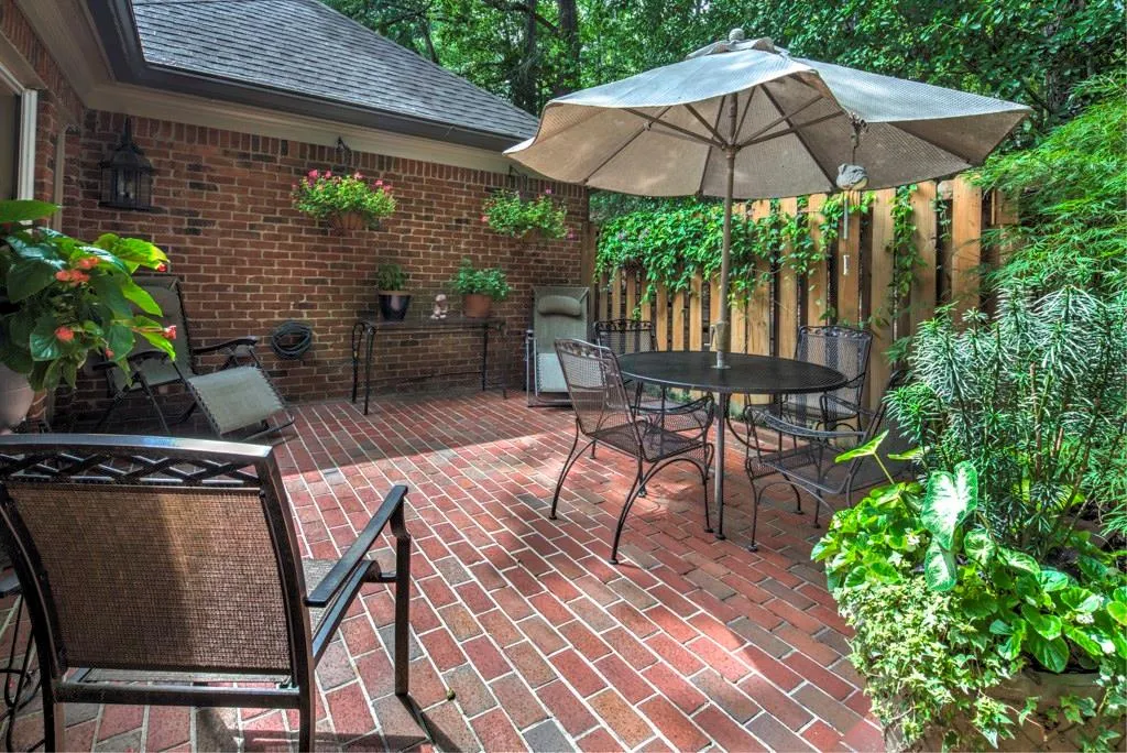 405 Greenlaurel Drive, Atlanta, Georgia 30342, 3 Bedrooms Bedrooms, ,3 BathroomsBathrooms,Residential,Sold,405 Greenlaurel Drive,5871769