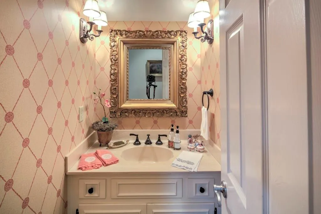 405 Greenlaurel Drive, Atlanta, Georgia 30342, 3 Bedrooms Bedrooms, ,3 BathroomsBathrooms,Residential,Sold,405 Greenlaurel Drive,5871769
