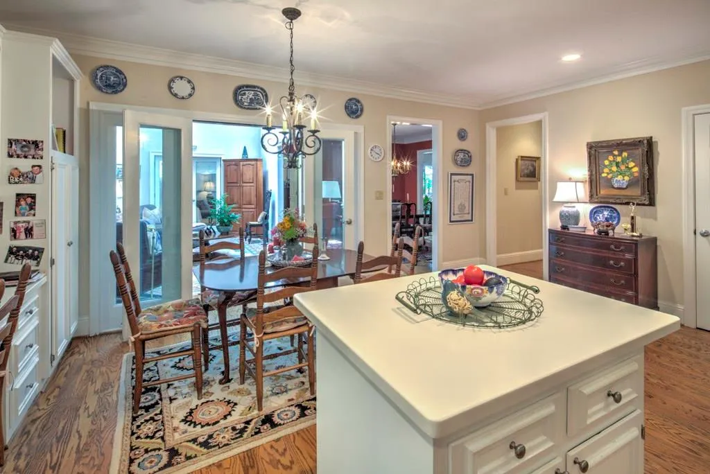 405 Greenlaurel Drive, Atlanta, Georgia 30342, 3 Bedrooms Bedrooms, ,3 BathroomsBathrooms,Residential,Sold,405 Greenlaurel Drive,5871769