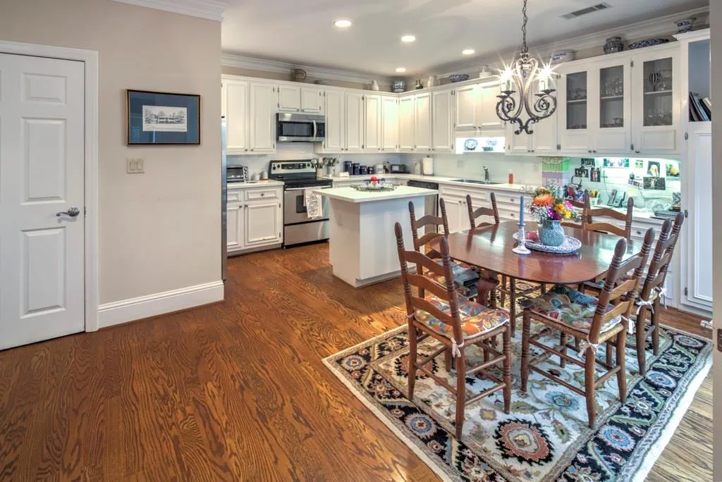 405 Greenlaurel Drive, Atlanta, Georgia 30342, 3 Bedrooms Bedrooms, ,3 BathroomsBathrooms,Residential,Sold,405 Greenlaurel Drive,5871769
