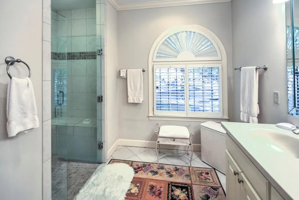 405 Greenlaurel Drive, Atlanta, Georgia 30342, 3 Bedrooms Bedrooms, ,3 BathroomsBathrooms,Residential,Sold,405 Greenlaurel Drive,5871769