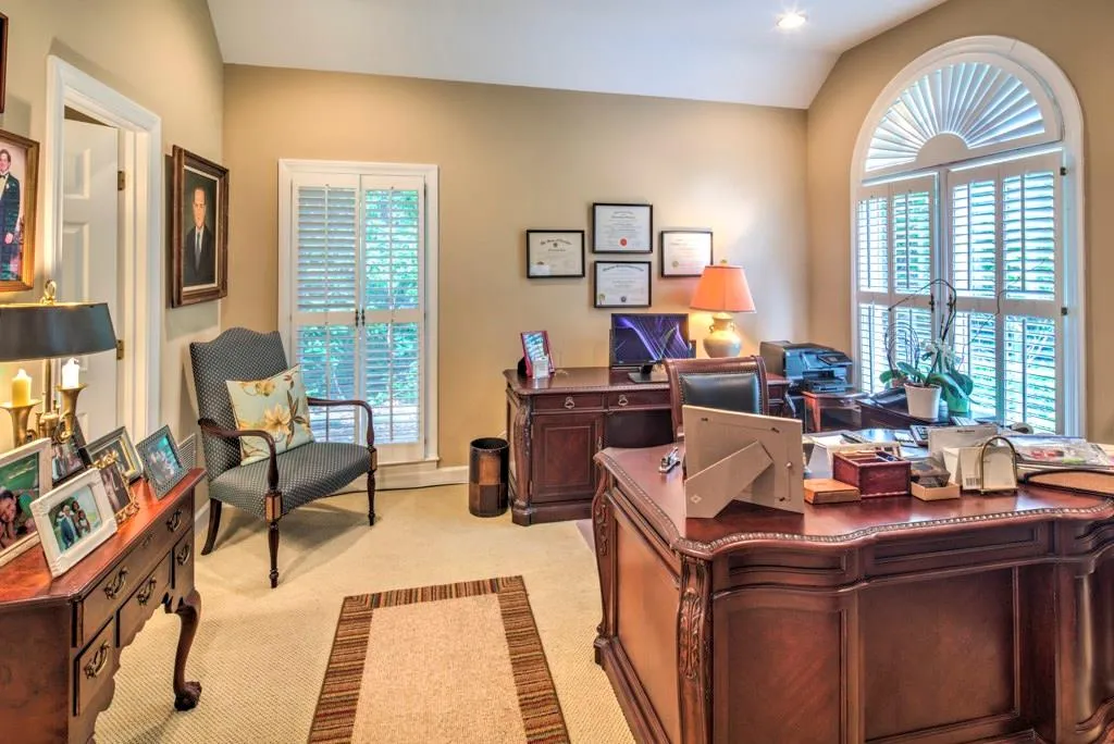 405 Greenlaurel Drive, Atlanta, Georgia 30342, 3 Bedrooms Bedrooms, ,3 BathroomsBathrooms,Residential,Sold,405 Greenlaurel Drive,5871769
