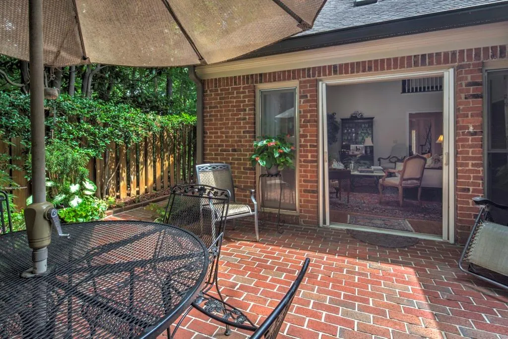 405 Greenlaurel Drive, Atlanta, Georgia 30342, 3 Bedrooms Bedrooms, ,3 BathroomsBathrooms,Residential,Sold,405 Greenlaurel Drive,5871769