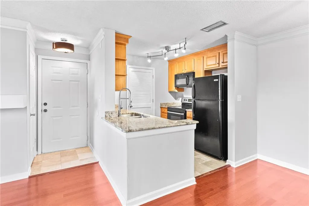 543 Granville Court, Sandy Springs, Georgia 30328, 1 Bedroom Bedrooms, ,1 BathroomBathrooms,Residential,Sold,543 Granville Court,6844295
