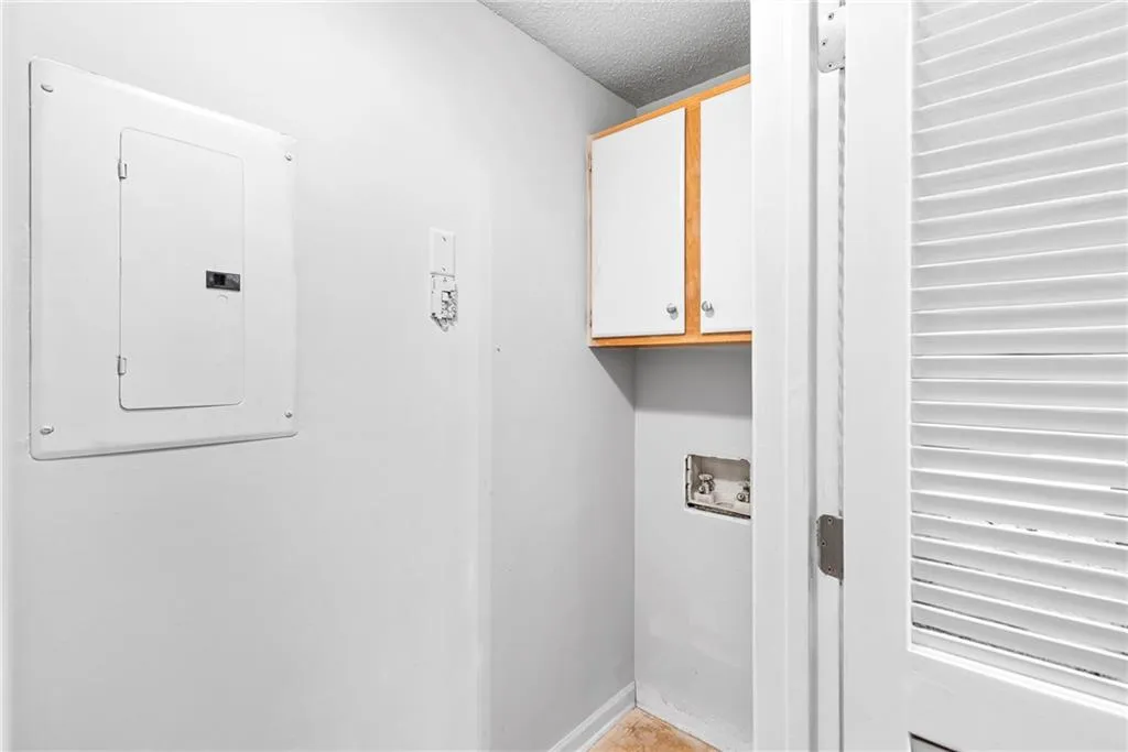 543 Granville Court, Sandy Springs, Georgia 30328, 1 Bedroom Bedrooms, ,1 BathroomBathrooms,Residential,Sold,543 Granville Court,6844295