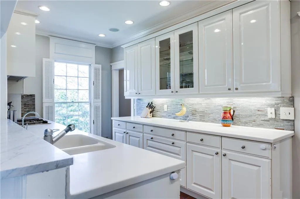 6440 Vernon Woods Drive, Atlanta, Georgia 30328, 3 Bedrooms Bedrooms, ,2 BathroomsBathrooms,Residential,Sold,6440 Vernon Woods Drive,5816888