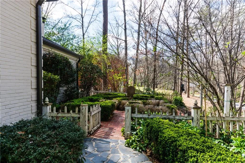 6440 Vernon Woods Drive, Atlanta, Georgia 30328, 3 Bedrooms Bedrooms, ,2 BathroomsBathrooms,Residential,Sold,6440 Vernon Woods Drive,5816888