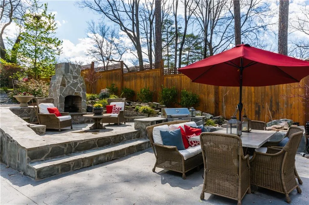 6440 Vernon Woods Drive, Atlanta, Georgia 30328, 3 Bedrooms Bedrooms, ,2 BathroomsBathrooms,Residential,Sold,6440 Vernon Woods Drive,5816888