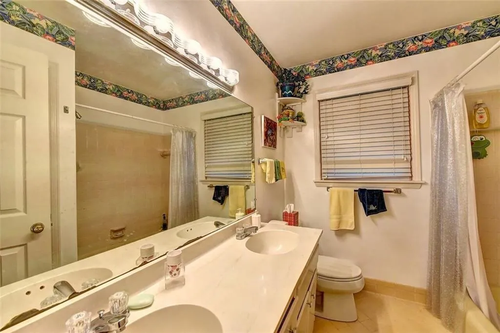 7435 Twin Branch Road, Sandy Springs, Georgia 30328, 5 Bedrooms Bedrooms, ,4 BathroomsBathrooms,Residential,Sold,7435 Twin Branch Road,6088127