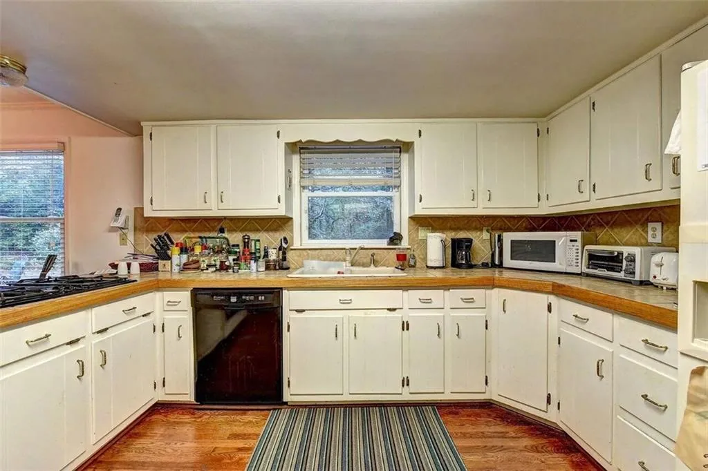 7435 Twin Branch Road, Sandy Springs, Georgia 30328, 5 Bedrooms Bedrooms, ,4 BathroomsBathrooms,Residential,Sold,7435 Twin Branch Road,6088127