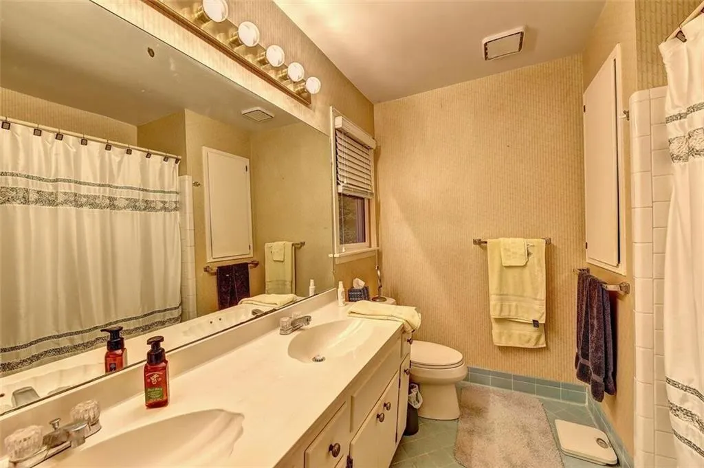7435 Twin Branch Road, Sandy Springs, Georgia 30328, 5 Bedrooms Bedrooms, ,4 BathroomsBathrooms,Residential,Sold,7435 Twin Branch Road,6088127