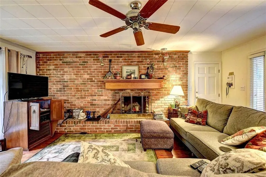 7435 Twin Branch Road, Sandy Springs, Georgia 30328, 5 Bedrooms Bedrooms, ,4 BathroomsBathrooms,Residential,Sold,7435 Twin Branch Road,6088127