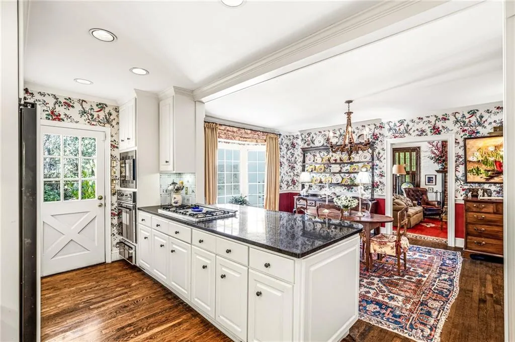 547 Spring Valley Road Nw, Atlanta, Georgia 30318, 4 Bedrooms Bedrooms, 0 ,5 BathroomsBathrooms,Residential,Sold,547 Spring Valley Road Nw,7731910