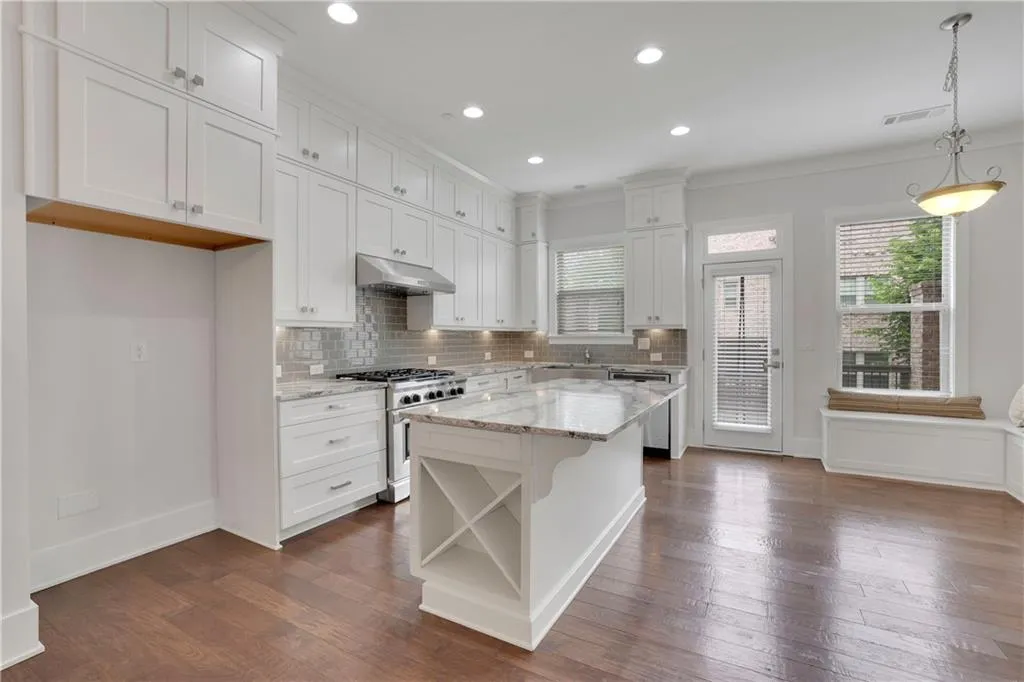 64 Yorkshire Place, Atlanta, Georgia 30328, 3 Bedrooms Bedrooms, ,3 BathroomsBathrooms,Residential,Sold,64 Yorkshire Place,7208282