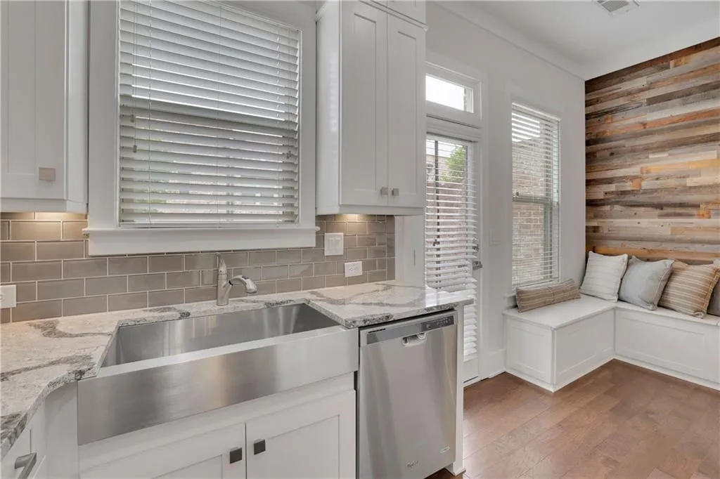 64 Yorkshire Place, Atlanta, Georgia 30328, 3 Bedrooms Bedrooms, ,3 BathroomsBathrooms,Residential,Sold,64 Yorkshire Place,7208282