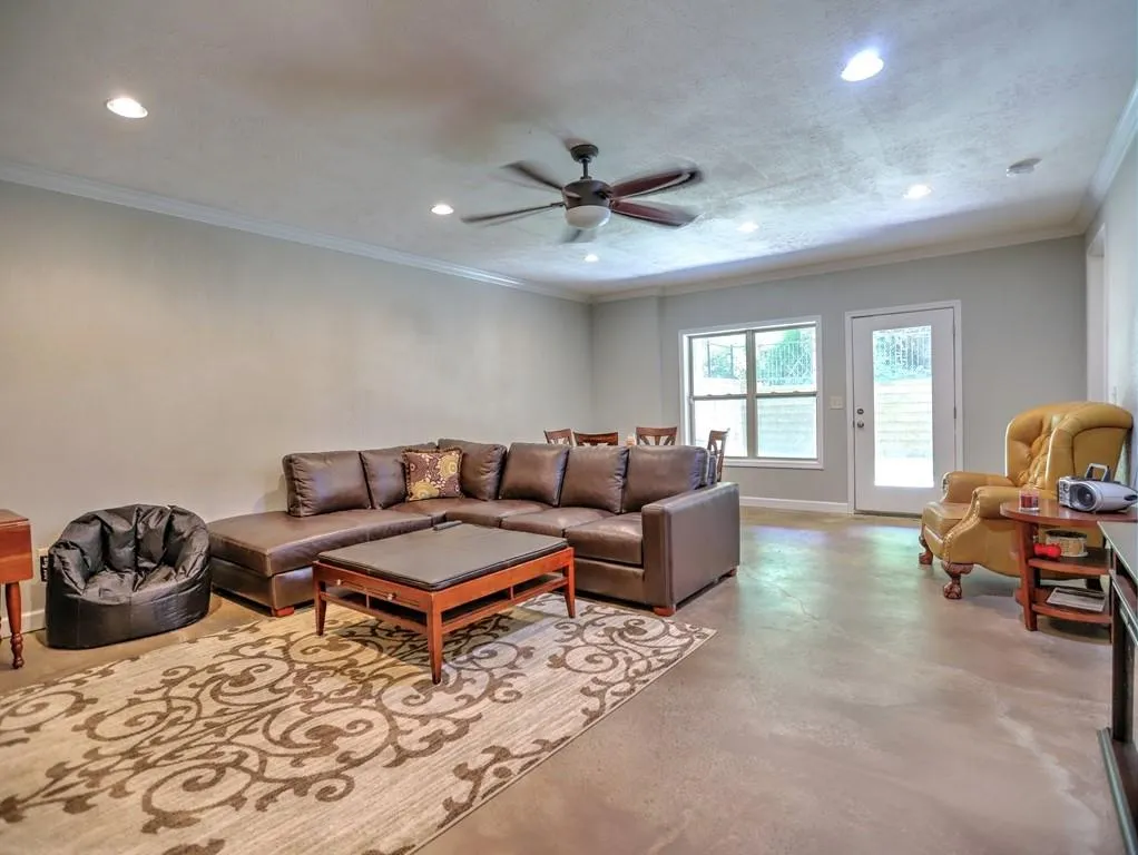 475 Glencourtney Drive, Sandy Springs, Georgia 30328, 6 Bedrooms Bedrooms, ,5 BathroomsBathrooms,Residential,Sold,475 Glencourtney Drive,6595597