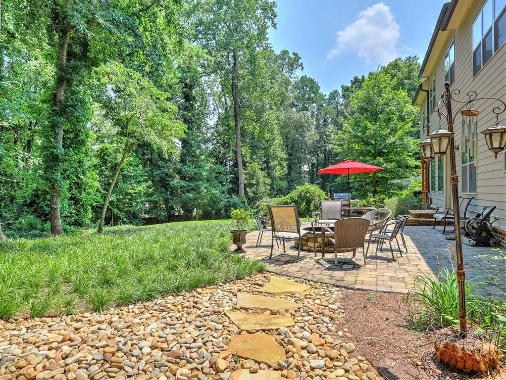 475 Glencourtney Drive, Sandy Springs, Georgia 30328, 6 Bedrooms Bedrooms, ,5 BathroomsBathrooms,Residential,Sold,475 Glencourtney Drive,6595597