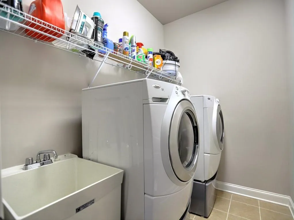 475 Glencourtney Drive, Sandy Springs, Georgia 30328, 6 Bedrooms Bedrooms, ,5 BathroomsBathrooms,Residential,Sold,475 Glencourtney Drive,6595597