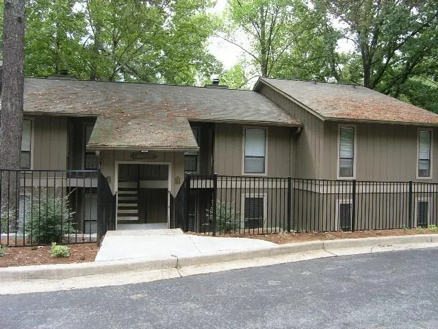 8740 Roswell Road Unit 3b, Sandy Springs, Georgia 30350, 3 Bedrooms Bedrooms, ,2 BathroomsBathrooms,Residential,Sold,8740 Roswell Road Unit 3b,5983033