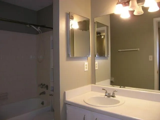 8740 Roswell Road Unit 3b, Sandy Springs, Georgia 30350, 3 Bedrooms Bedrooms, ,2 BathroomsBathrooms,Residential,Sold,8740 Roswell Road Unit 3b,5983033